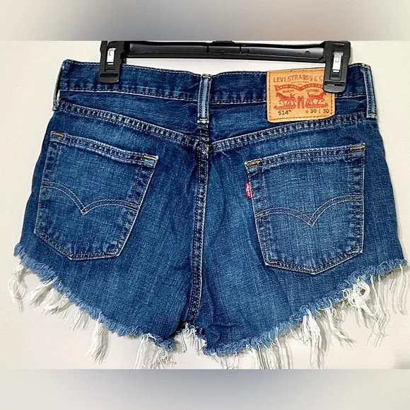 🔥 EUC 514” Levi’s Vintage Cutoff Denim Shorts-Medium Rise! - Picture 2 of 5
